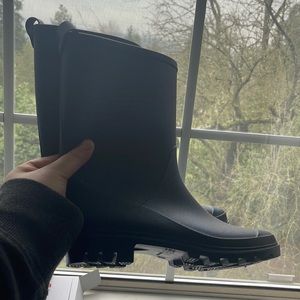 New rain boots, never used, blue navy with glitter